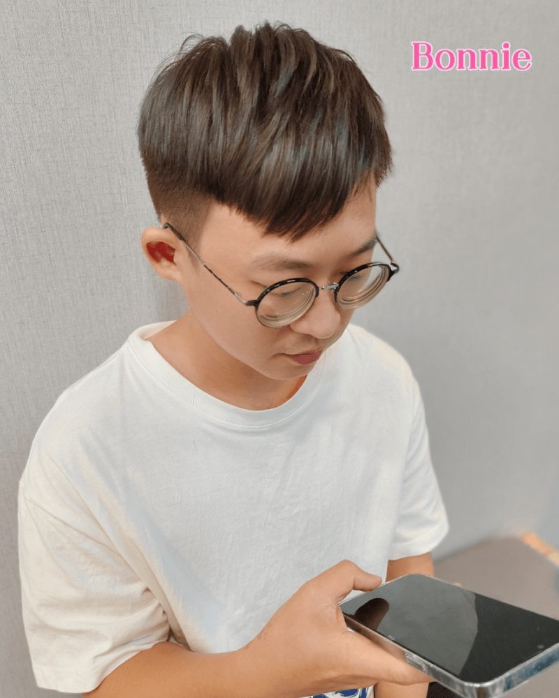 歐美線條,3d歐美光線染 線條細緻,男生也可以光線染 挑染也可以讓視覺上更加加分 歐美線條-沙鹿燙髮推薦