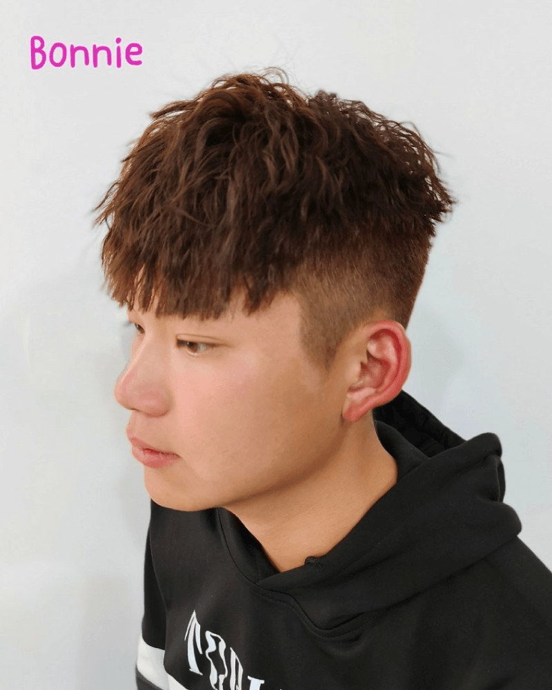 渣男燙是錫紙燙的一種,很深的明顯紋路,給人家叛逆反骨的印象. 渣男燙-沙鹿燙髮推薦