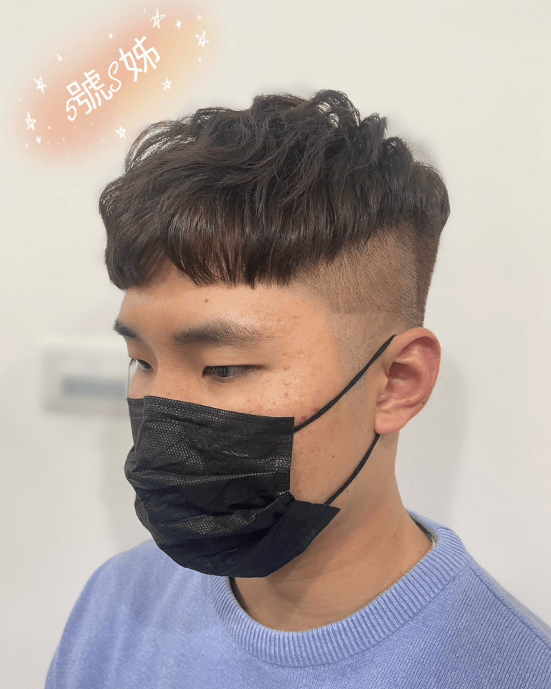 紋理感燙髮增加蓬鬆度,自然棕髮色增加氣色,帥氣又暖男的髮型 紋理燙-北勢燙髮推薦