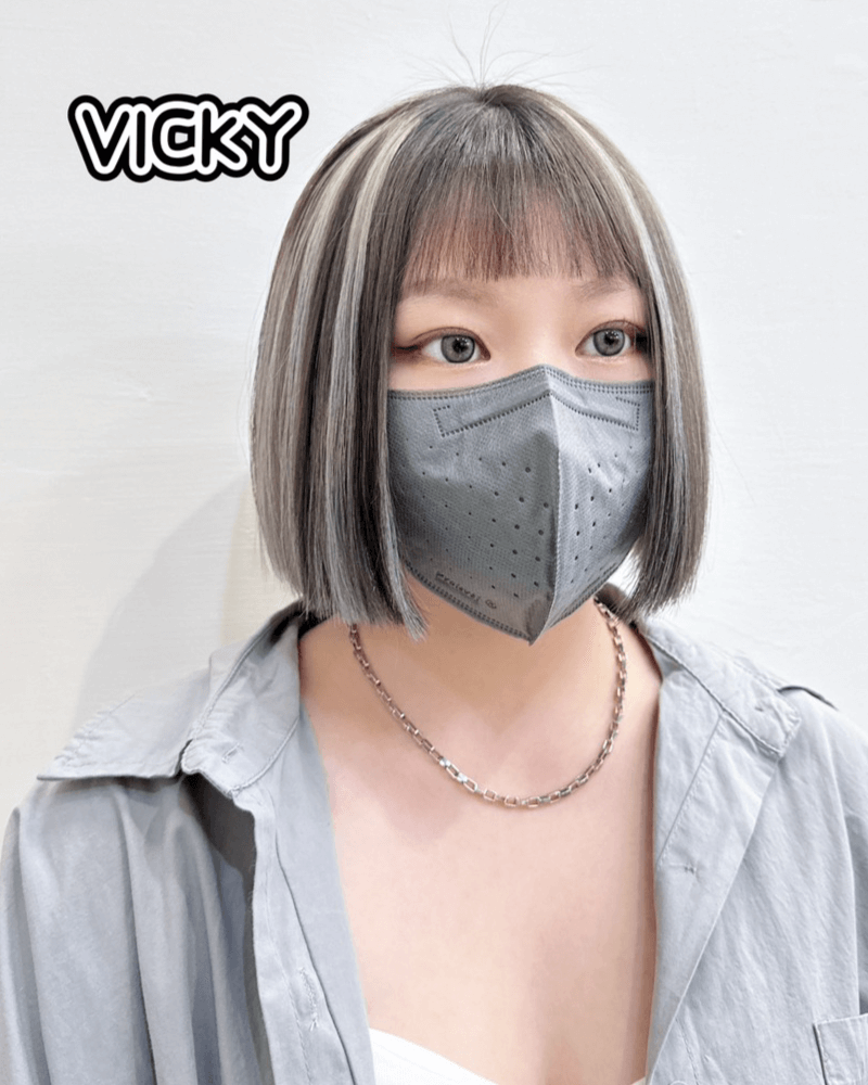 霧感漸層挑染,主要利用深淺髮絲,創造光影效果,不造成髮根產生的布丁頭,染完呈現一種外國人的感覺,不想這麼快掉色,必選用補色洗髮精,延緩掉色使髮色維持更持久。 霧感漸層挑染-北勢染髮造型推薦