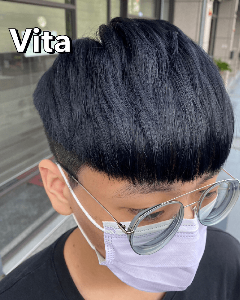 質感x藍黑色,可以讓髮質看起來非常好的一款髮色,低調有質感 藍黑色-北勢染髮推薦