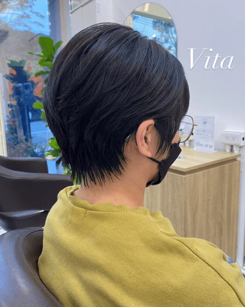 《女生極短髮燙》燙型不燙捲,增加澎度,可搭配軟蠟加果油造型,更有層次線條感。 女生極短髮燙-北勢燙髮推薦